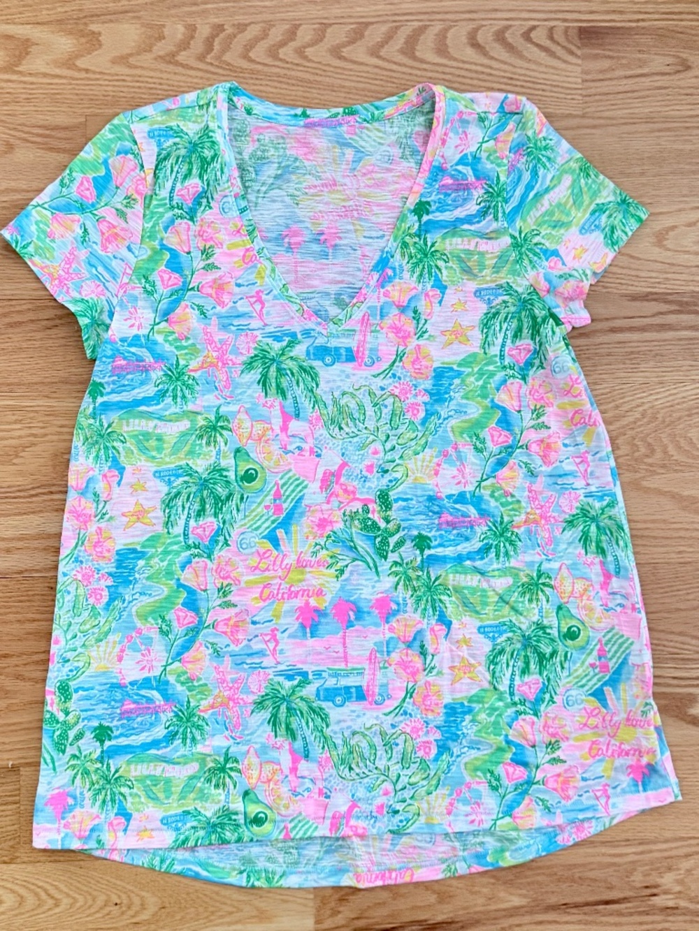 Lilly Pulitzer NWT Etta V-Neck Top "Lilly Loves California" (M)